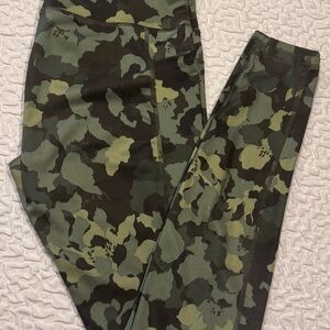 Camouflage leggings Size S.